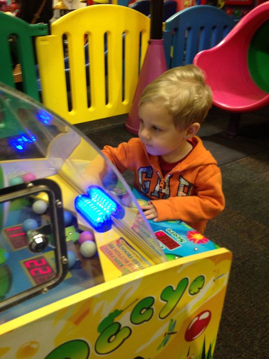  photo ChuckkECheese-6_zps725cc079.jpg