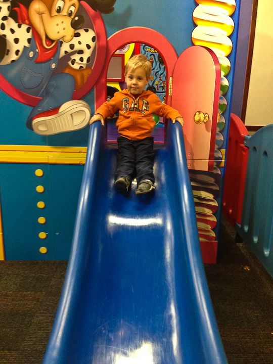  photo ChuckkECheese-8_zps15237fac.jpg