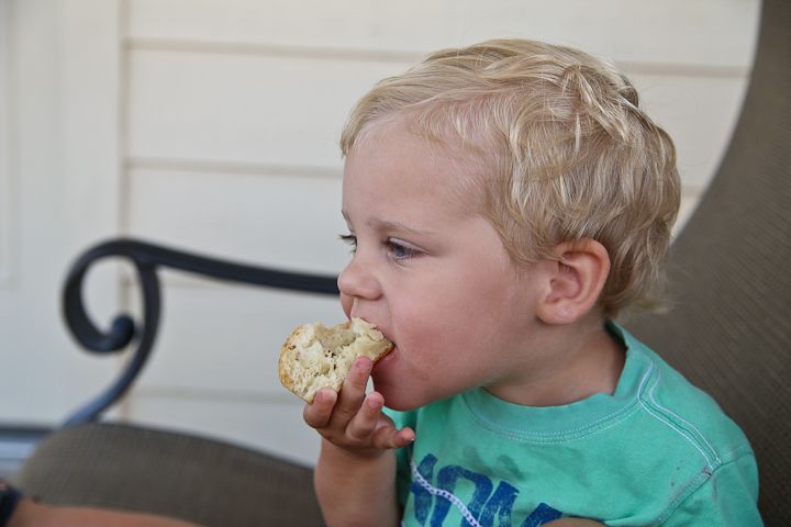  photo Popsiclesandeatingdinnerinbackyard-22_zps4b511271.jpg