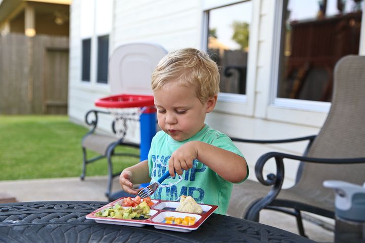  photo Popsiclesandeatingdinnerinbackyard-29_zps94e3d05d.jpg