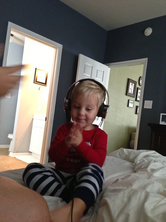  photo Headphones_zpse8ad3c34.jpg