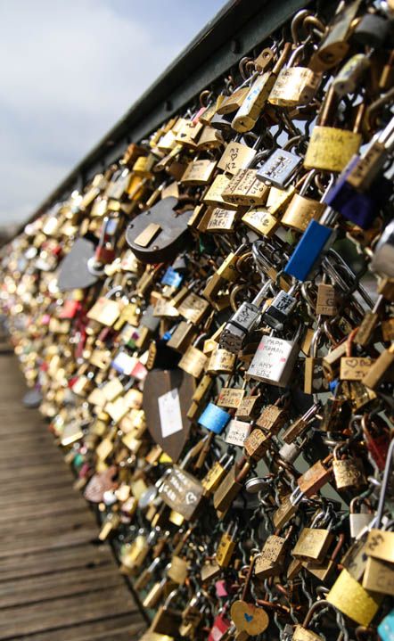  photo Louvre-LockBridge-NotreDame-79_zpsd2ca33f3.jpg