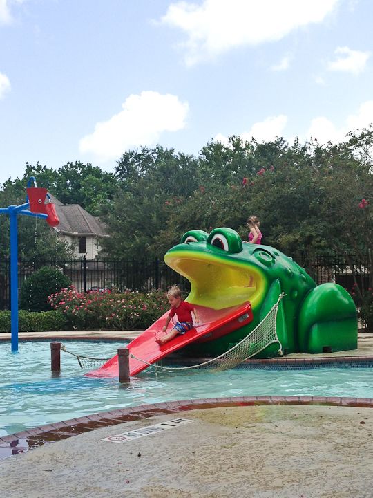  photo PinkEyePoolBounceHouse-32_zps2147bb8a.jpg