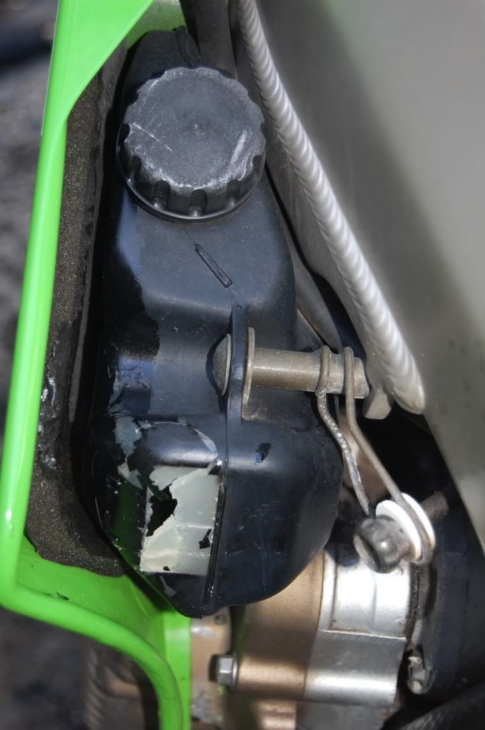 02 ZX6R damaged coolant reserve tank ZX Forums
